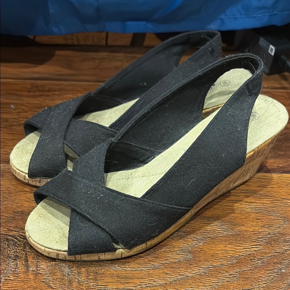 Black Wedge Heels Sandals - size 10 - Picture 1 of 6